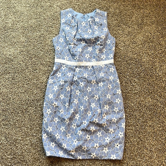 Carmen Marc Valvo Light Blue and White Peri Lace MIDI Dress Size 8 - Picture 1 of 8